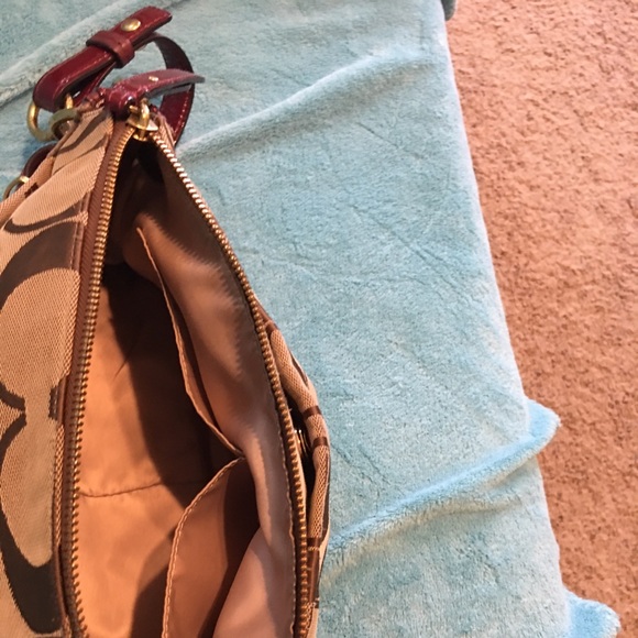 Coach Cross-body Medium Signature Handbag - Picture 8 of 12